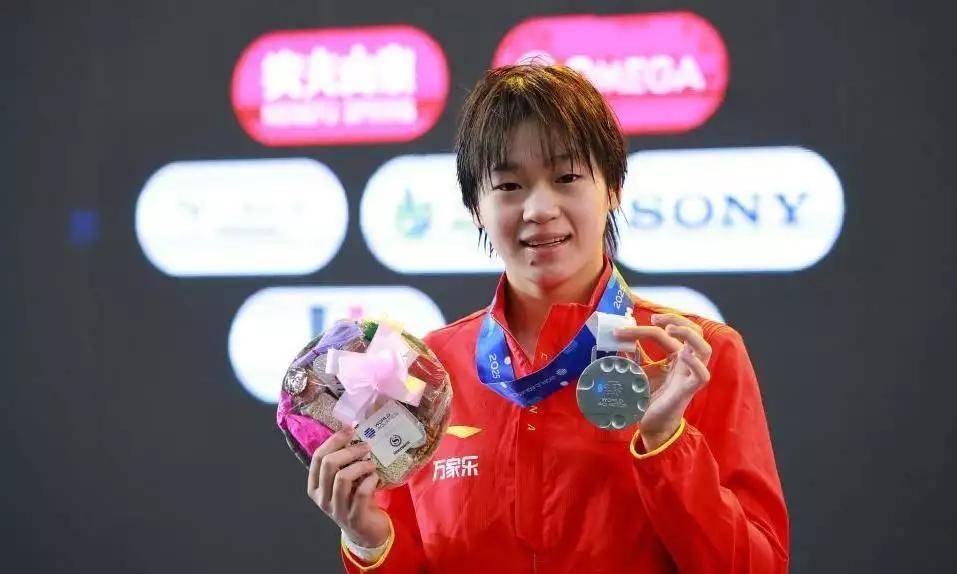 橄榄球夜战:粤西灰熊队强势反弹荆楚貔貅队,主帅临场妙招赛场纪律更严谨(广州狮王争霸赛邀请赛直播视频) 橄榄球夜战:粤西灰熊队强势反弹荆楚貔貅队,主帅临场妙招赛场纪律更严谨(广州狮王争霸赛邀请赛直播视频)