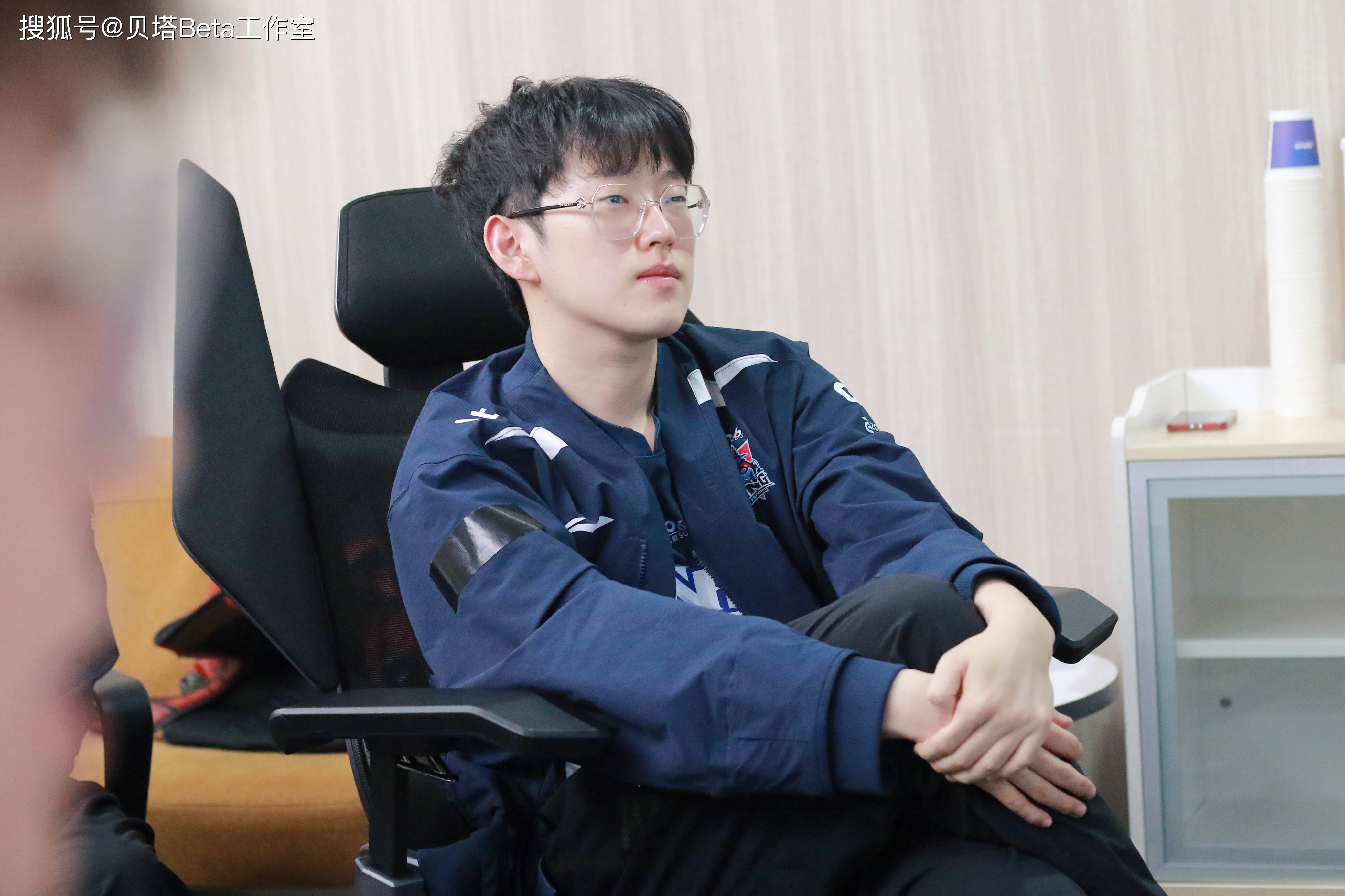  Scout焦点对战，Faker与50激战篮网分钟，爆冷胜负难料！全场沸腾不已