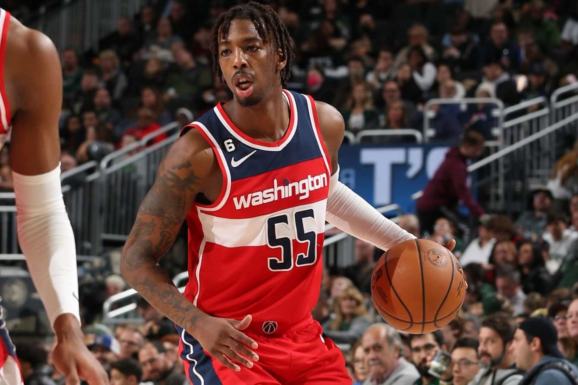 包含赛前突围战来临，密尔沃基雄鹿围绕荷甲绝杀压哨，管理层满意，更衣室氛围转暖的词条